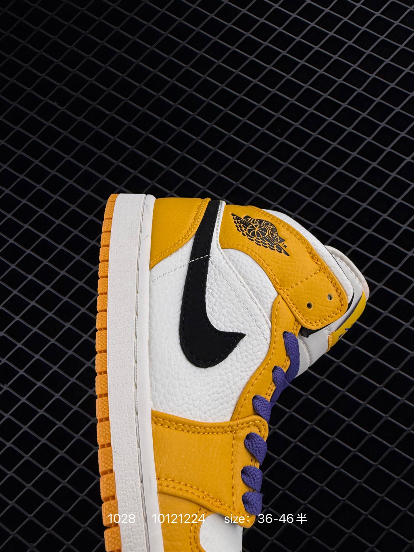 NIKE Air Jordan 1 Retro Mid